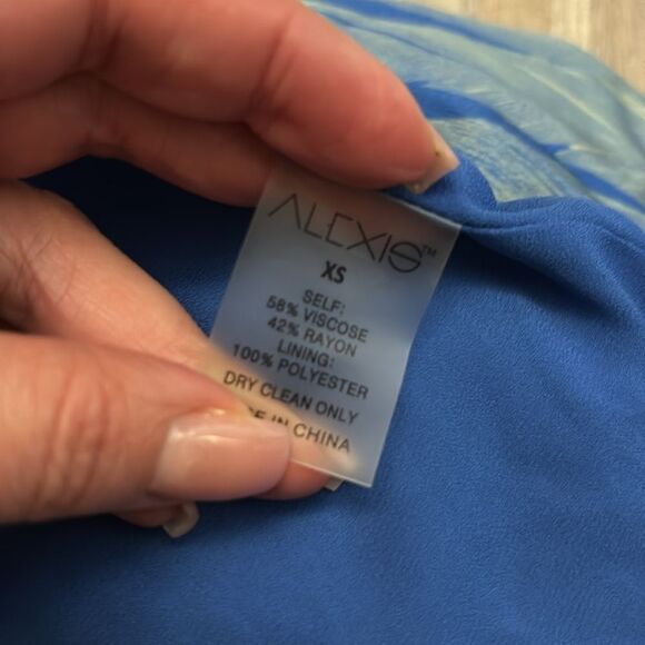 Alexis blue Krystian viscose /rayon feather print high waist Shorts, XS - Picture 8 of 8